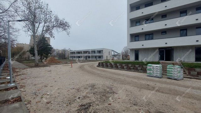 Eladó téglalakás, Komáromban 50.194 M Ft, 2 szobás