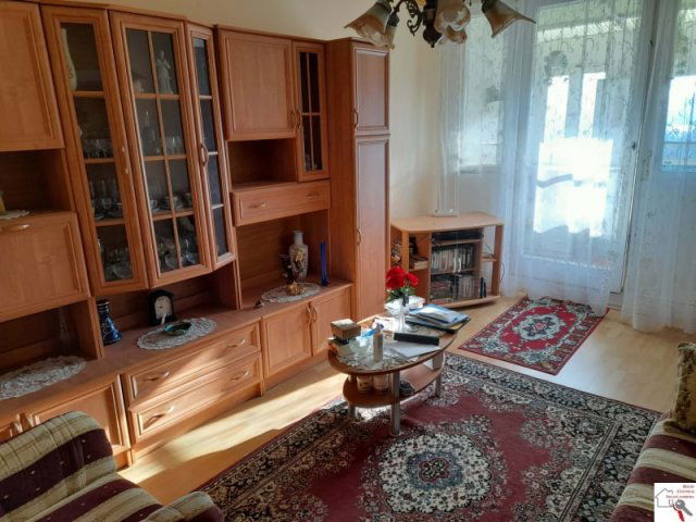 Eladó panellakás, Pécsett 43.9 M Ft, 3 szobás