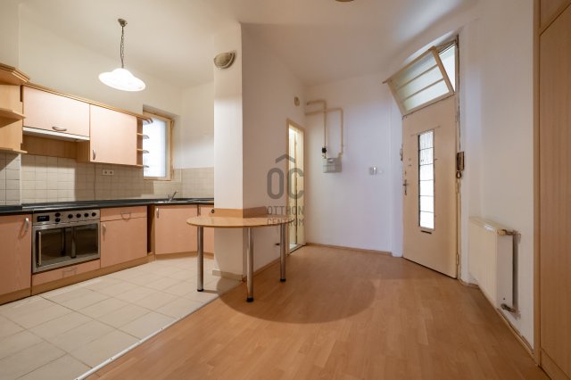 Eladó téglalakás, Pécsett, János utcában 62 M Ft, 2 szobás