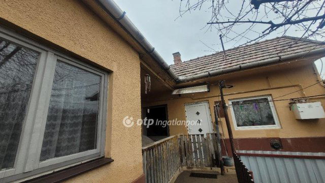 Eladó családi ház, Jászberényben 34.9 M Ft, 3 szobás