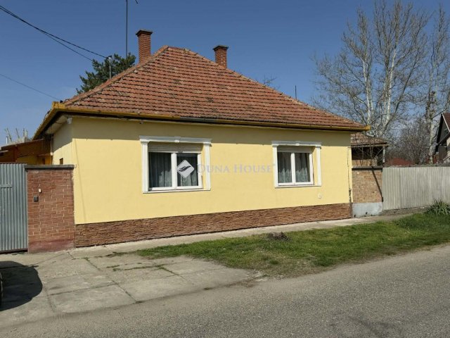 Eladó családi ház, Cegléden 69 M Ft, 5 szobás