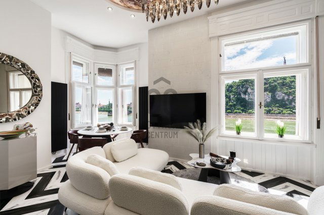 Eladó téglalakás, Budapesten, V. kerületben, Belgrád rakparton