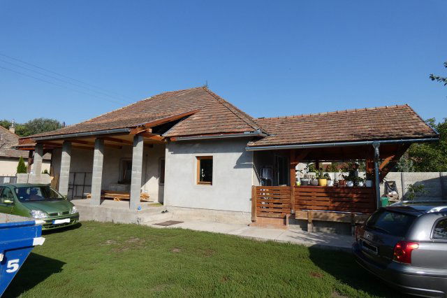 Eladó családi ház, Szigetbecsén 72 M Ft, 3 szobás