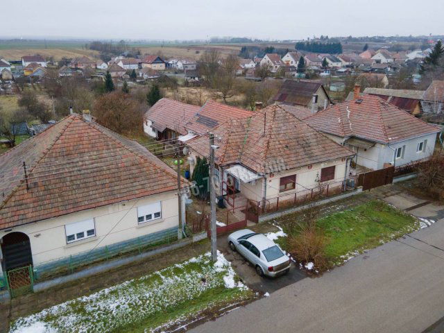 Eladó családi ház, Érsekvadkerten 21.9 M Ft, 2 szobás