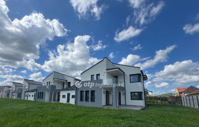 Eladó sorház, Velencén 198 M Ft, 5 szobás / költözzbe.hu