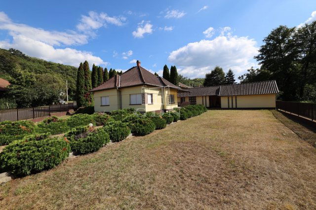 Eladó családi ház, Kemencén 64.5 M Ft, 3 szobás