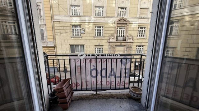 Eladó téglalakás, Budapesten, V. kerületben 135 M Ft, 2 szobás