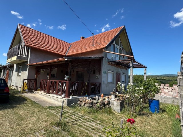 Eladó családi ház, Gyöngyösorosziban 29.9 M Ft, 4 szobás