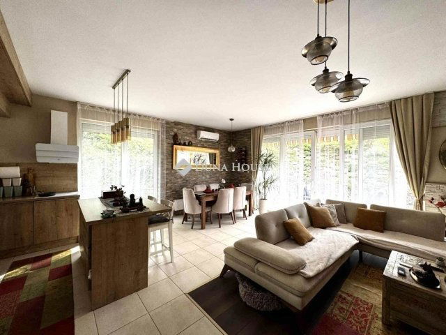 Eladó téglalakás, Pécsett 115 M Ft, 3 szobás