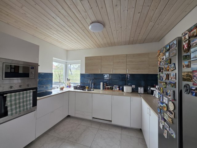 Eladó családi ház, Sukorón 149.9 M Ft, 2+2 szobás