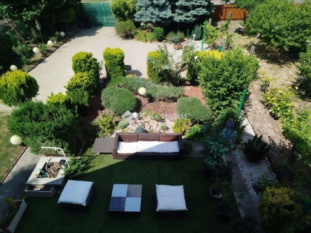 Eladó családi ház, Velencén 99 M Ft, 6 szobás