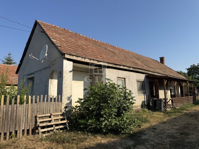Eladó családi ház, Sárosdon 29.9 M Ft, 2 szobás