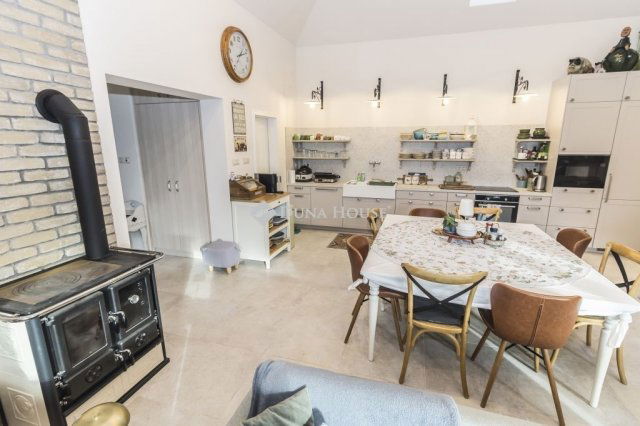 Eladó családi ház, Salköveskúton 195 M Ft, 3+1 szobás