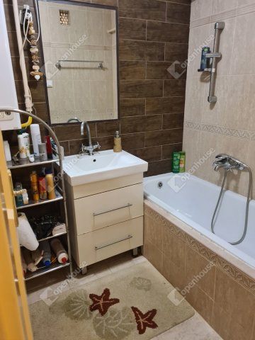 Eladó téglalakás, Szegeden 93 M Ft, 4 szobás