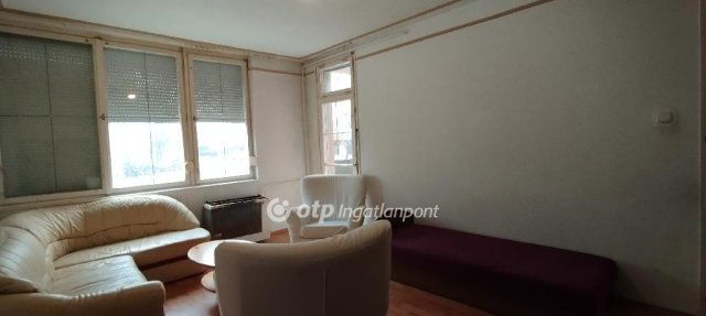 Eladó panellakás, Jászberényben 27.8 M Ft, 1+1 szobás