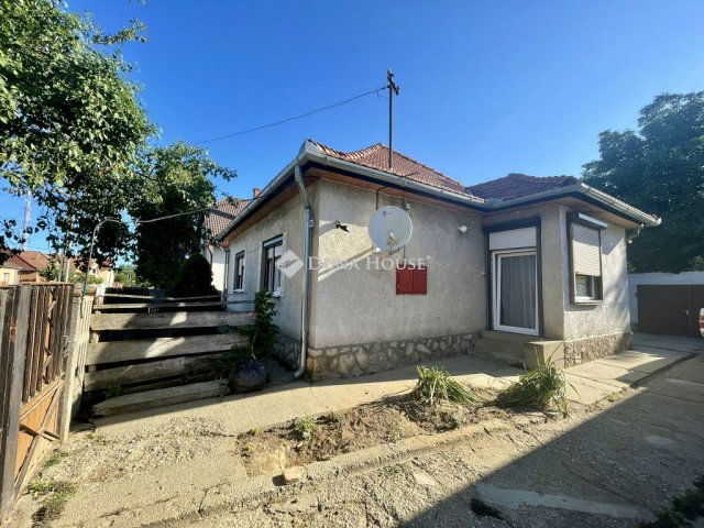 Eladó családi ház, Dombóváron 32.5 M Ft, 4 szobás