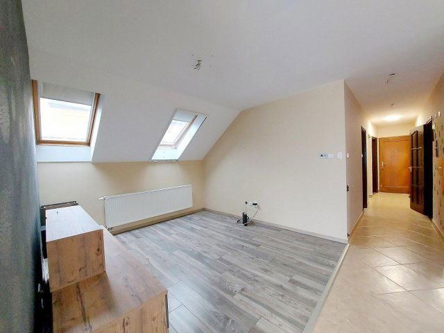 Eladó téglalakás, Tatán 85 M Ft, 4 szobás