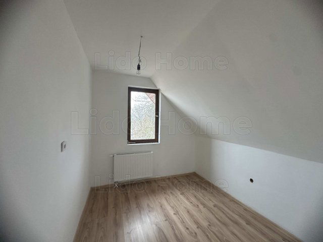 Eladó családi ház, Ádándon 53.5 M Ft, 5 szobás