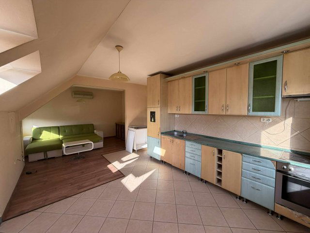 Eladó téglalakás, Komlón, Berek utcában 33 M Ft, 1 szobás