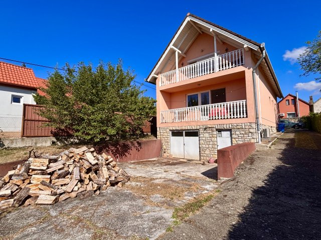 Eladó családi ház, Balatonfüreden 113 M Ft, 6 szobás