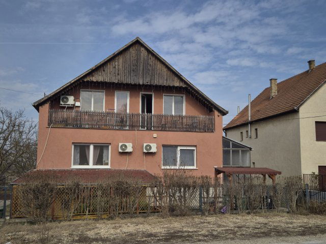 Eladó családi ház, Galgahévízen 79.5 M Ft, 7 szobás