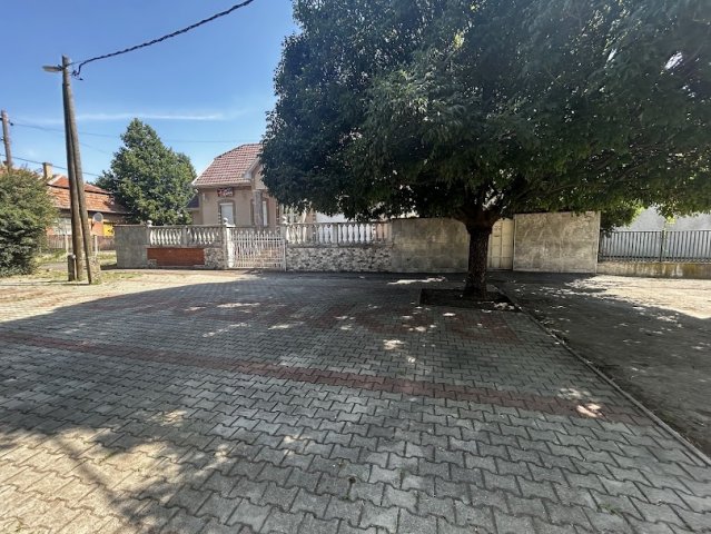 Eladó üzlethelyiség, Újszászon 120 M Ft / költözzbe.hu
