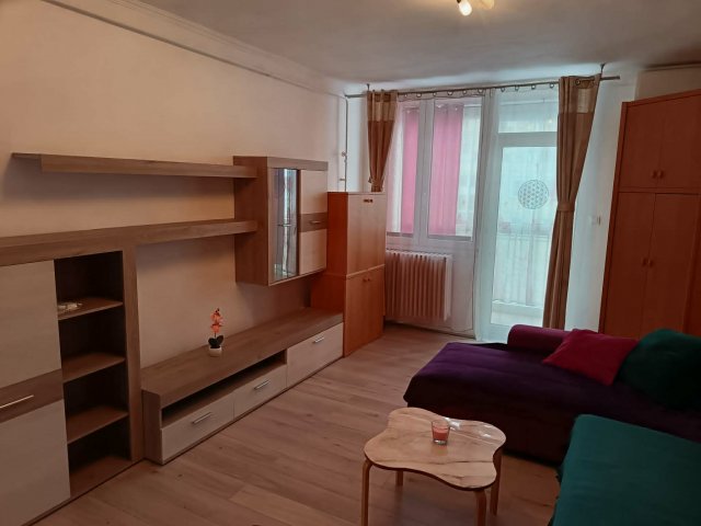 Kiadó téglalakás, albérlet, Pécsett 180 E Ft / hó, 2 szobás