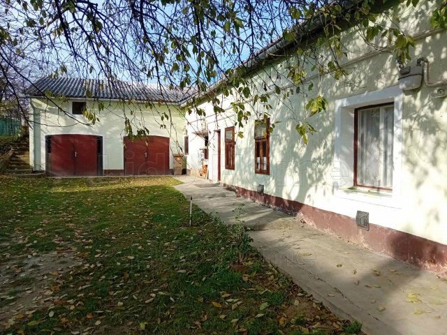 Eladó családi ház, Galambokon 75 M Ft, 11 szobás