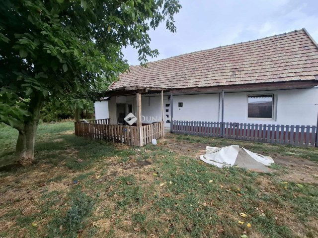 Eladó családi ház, Pándon 13.5 M Ft, 2 szobás