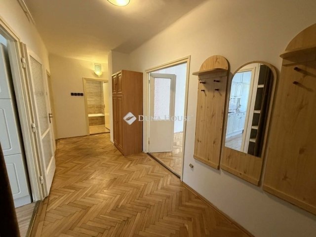Eladó téglalakás, Kecskeméten 69.9 M Ft, 4 szobás