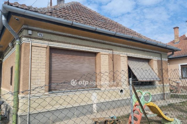 Eladó családi ház, Dömsödön 27 M Ft, 3 szobás
