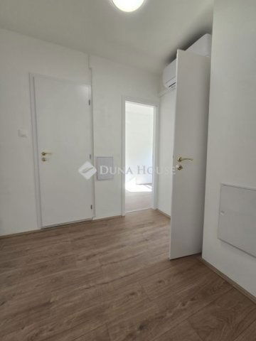 Eladó panellakás, Pécsett 44.9 M Ft, 2+1 szobás