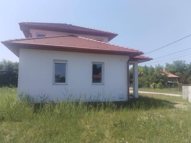 Eladó ikerház, Ráckevén 106 M Ft, 4 szobás