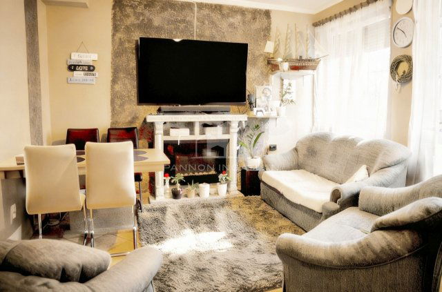 Eladó családi ház, Veszprémben 99 M Ft, 5 szobás