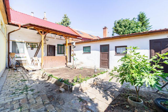 Eladó téglalakás, Kecskeméten 50 M Ft, 2 szobás