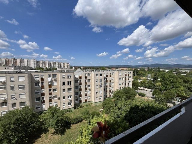 Eladó panellakás, Veszprémben 54.9 M Ft, 1+2 szobás