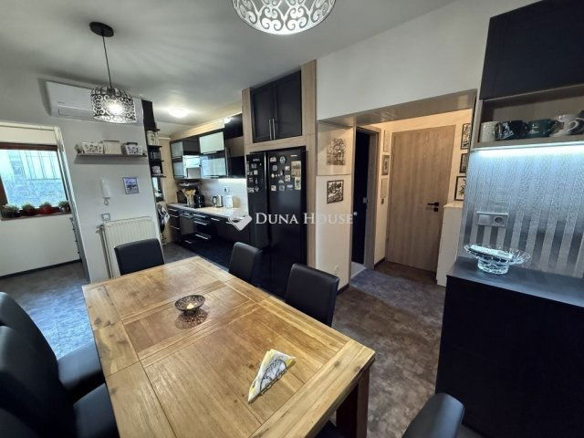 Eladó téglalakás, Kecskeméten 83.9 M Ft, 4 szobás