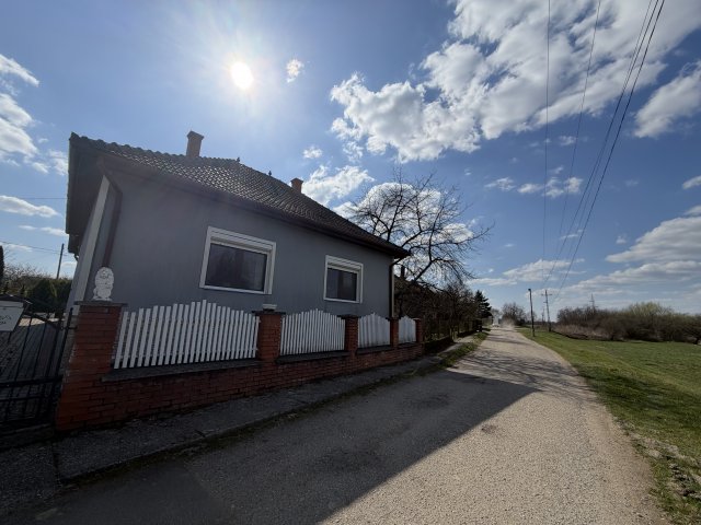 Eladó családi ház, Csesztregen 53 M Ft, 4 szobás