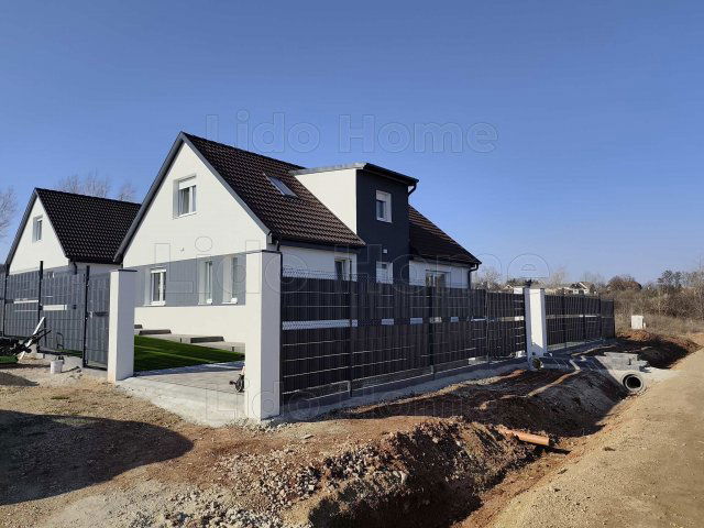 Eladó családi ház, Litéren 98 M Ft, 13 szobás