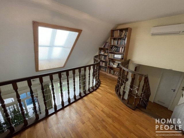 Eladó családi ház, Szegeden 150 M Ft, 5 szobás