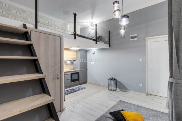 Eladó téglalakás, Budapesten, VI. kerületben 49 M Ft, 1 szobás