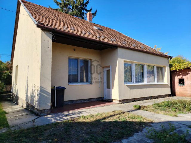 Kiadó családi ház, albérlet, Szekszárdon, Lőtéri közben