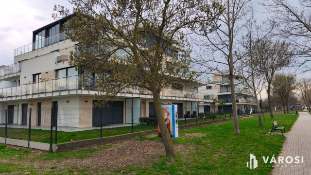 Eladó téglalakás, Siófokon 215.9 M Ft, 5 szobás