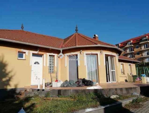 Eladó családi ház, Tatabányán 102 M Ft, 1 szobás