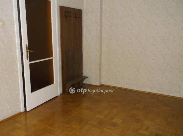 Eladó téglalakás, Gyöngyösön 32 M Ft, 3 szobás