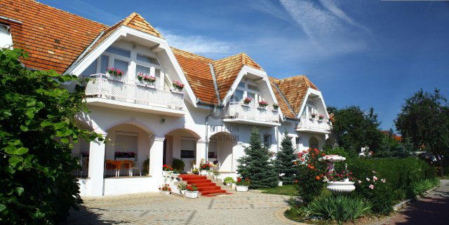 Eladó családi ház, Bükön 260 M Ft, 9 szobás