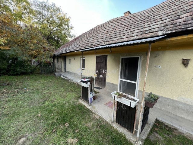 Eladó családi ház, Zámolyon 22 M Ft, 2 szobás