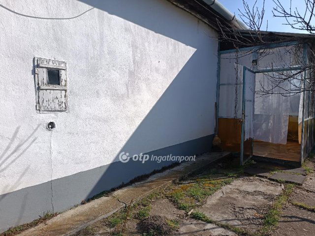 Eladó családi ház, Mikepércsen 24 M Ft, 2 szobás