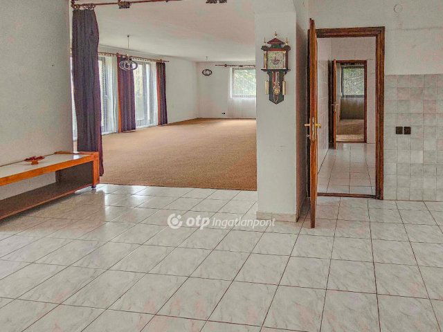 Eladó családi ház, Székesfehérvárott 140 M Ft, 7 szobás