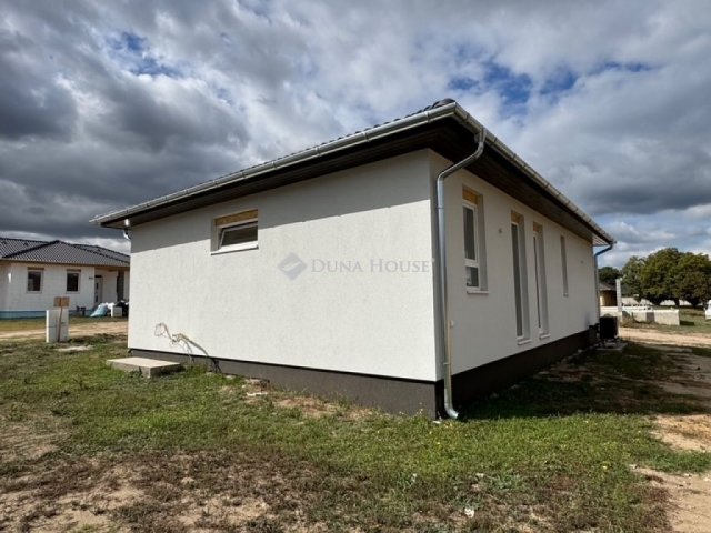Eladó családi ház, Kecskeméten 83.9 M Ft, 4 szobás